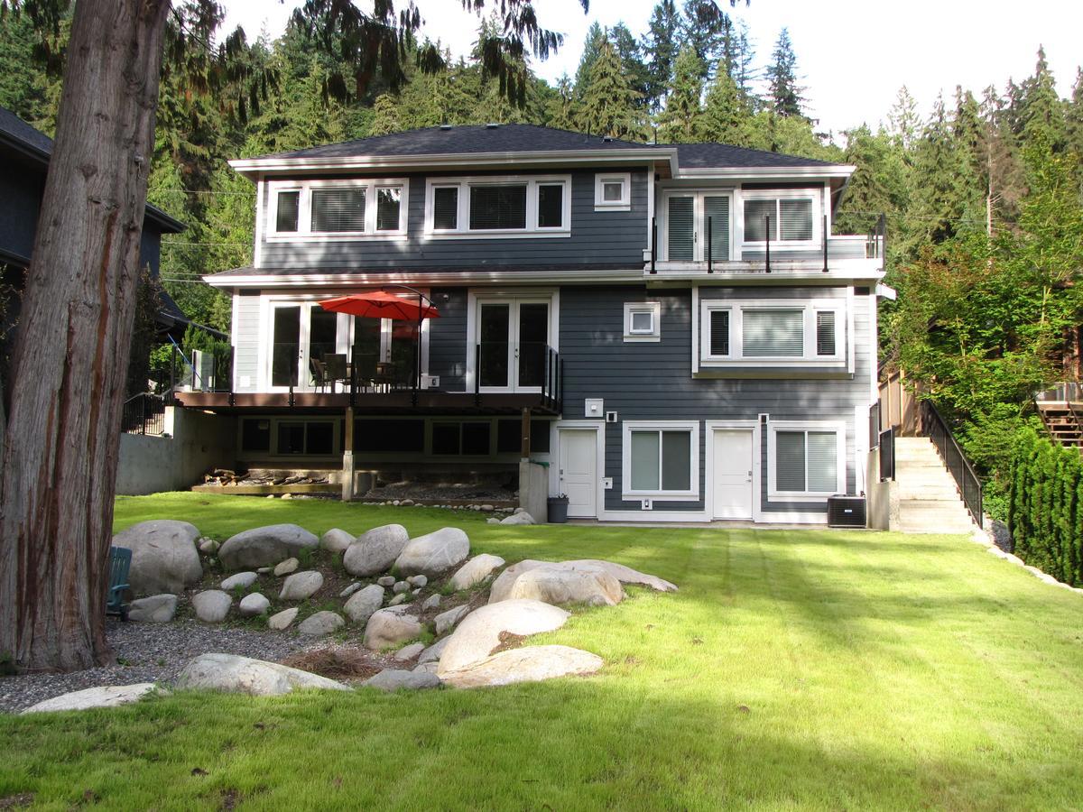 Riverfront Bed And Breakfast North Vancouver Exterior foto